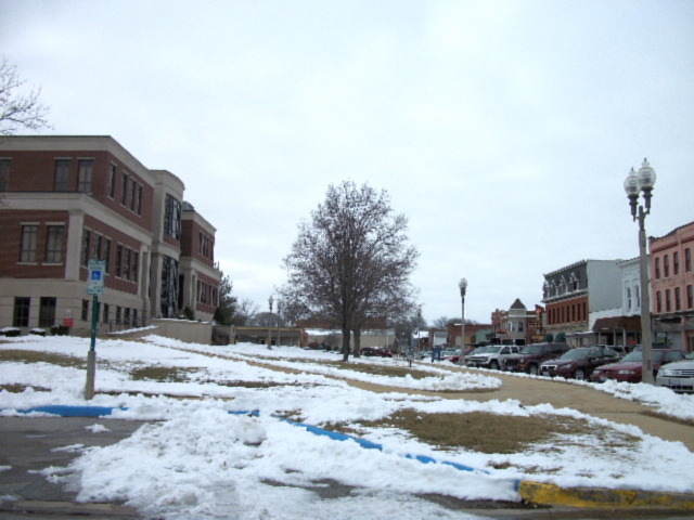 Carlyle, IL: The main square in winter.