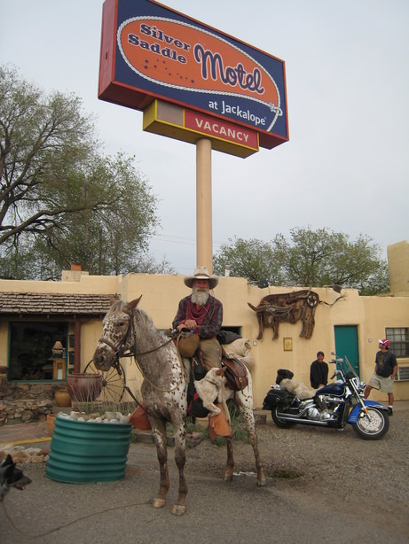 Santa Fe, NM : another extra ordinary day at the Silver Saddle Motel in Santa Fe NM