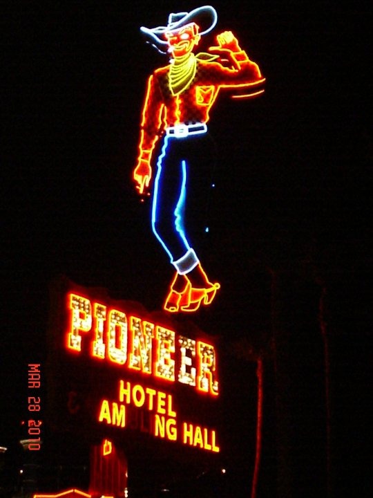 Laughlin, NV: Pioneer Hotel cowboy