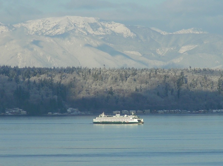 Edmonds, WA : Washington State FerriesWashington State Ferry - Early Winter Morning Following An Evening of Snowfall.