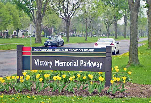 Minneapolis, MN: Victory Memorial Parkway