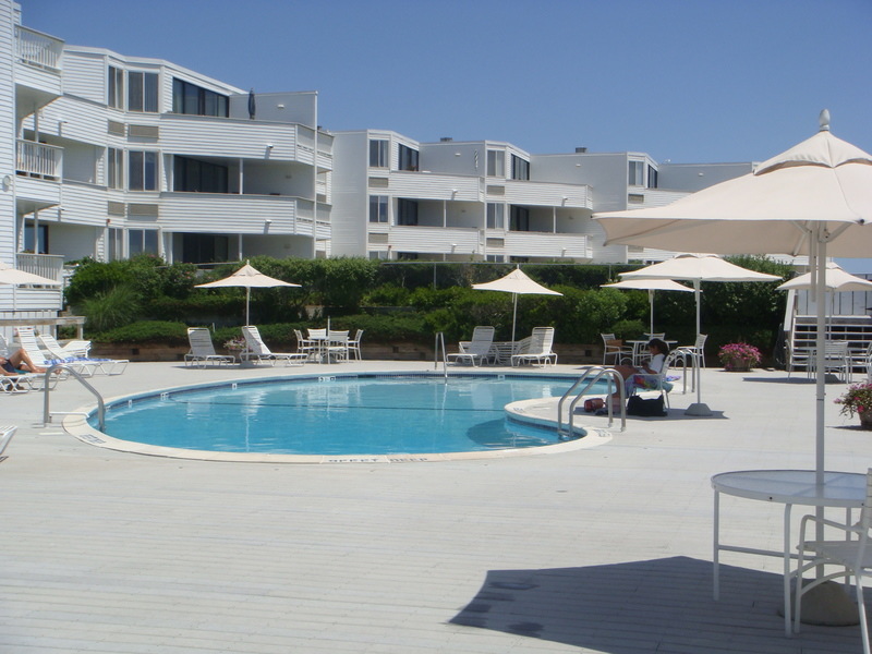 Westhampton Beach, NY Yardarm CondominiumOceanfront, Westhampton