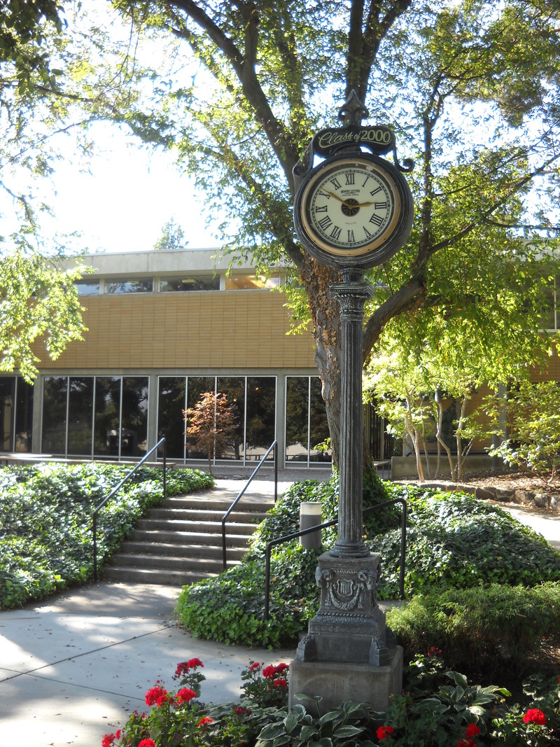 College Place, WA: WWU Class of 2000 clock with Fine Arts Center behind