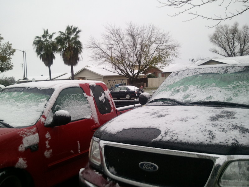 Williams, CA: snow on new years 01/01/2011