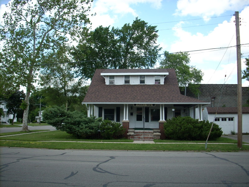 Mount Pleasant, MI: 701 East Michigan St. The Home Where I Grew Up Behind Old Smale Chevrolet