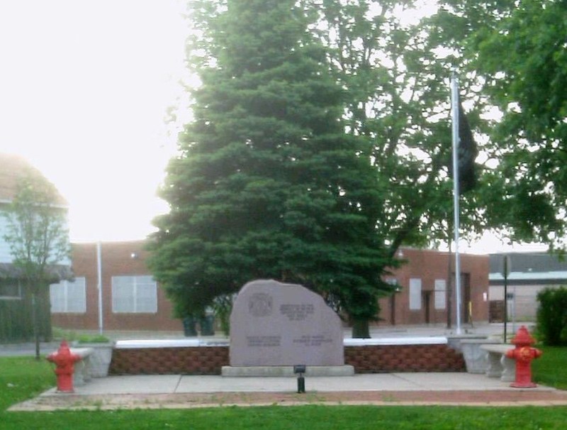 Muncie, IN: Fireman's Memorial