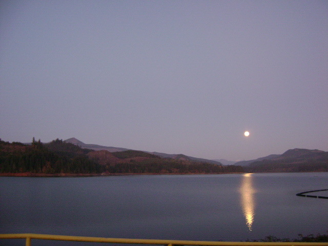 Sweet Home, OR: Full Moon over Foster Lake