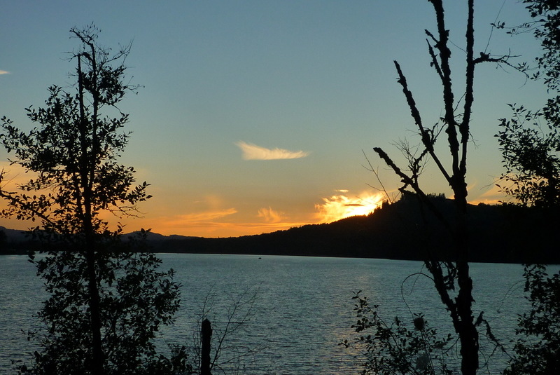 Sweet Home, OR: Sunset over Foster Lake