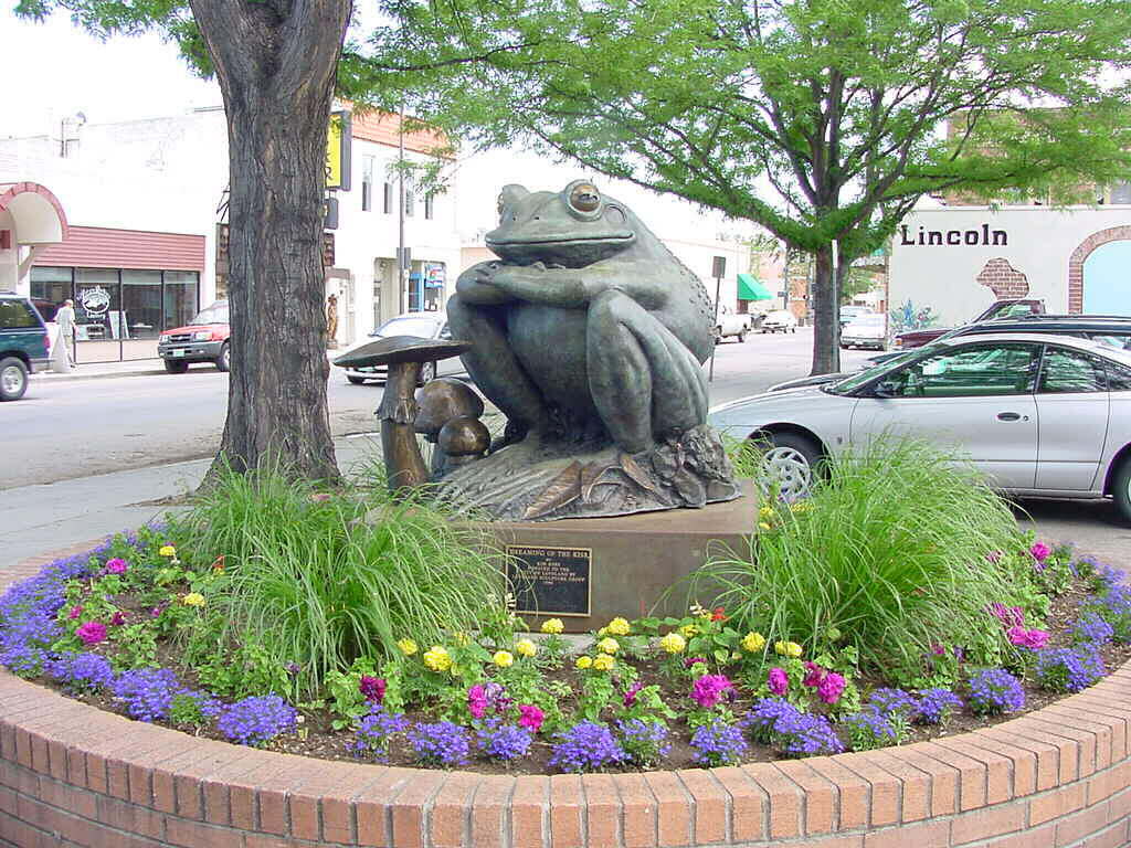 Loveland, CO: 4th Street Frog Statue