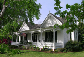 Madison, MS: Montgomery House on Main Street