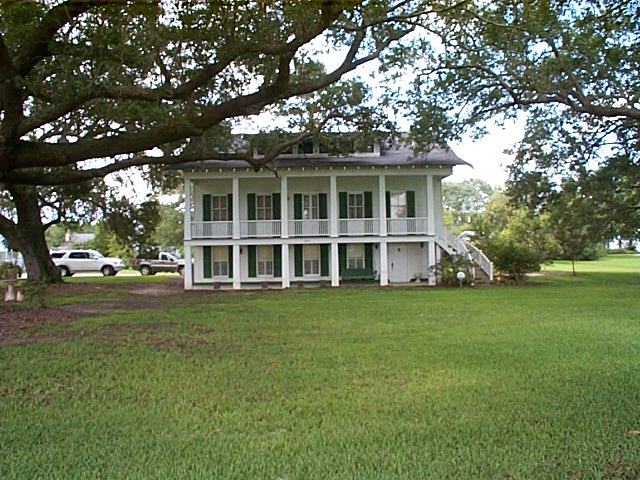 Cut Off, LA : 1920's Plantation house on Hwy 308 Cut Off La