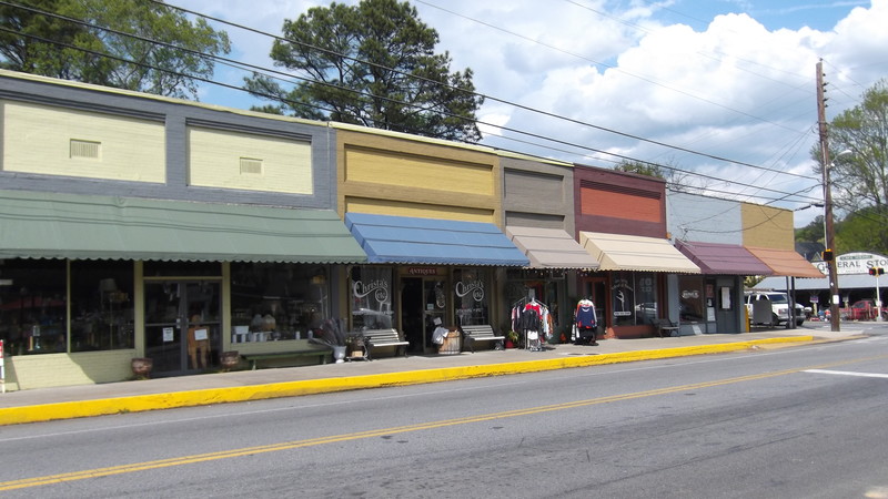 Cave Spring, GA: The Strip of shops - But any can be used as you please, except The Steakhouse in Rockmart 3 pictures