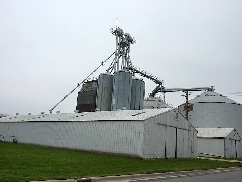 Mendota, IL: grain elevator