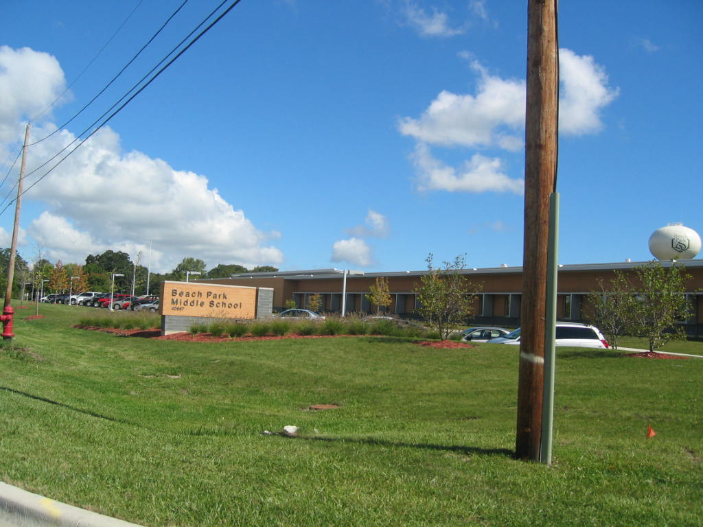 Beach Park, IL: Beach Park Middle School on Greenbay Road