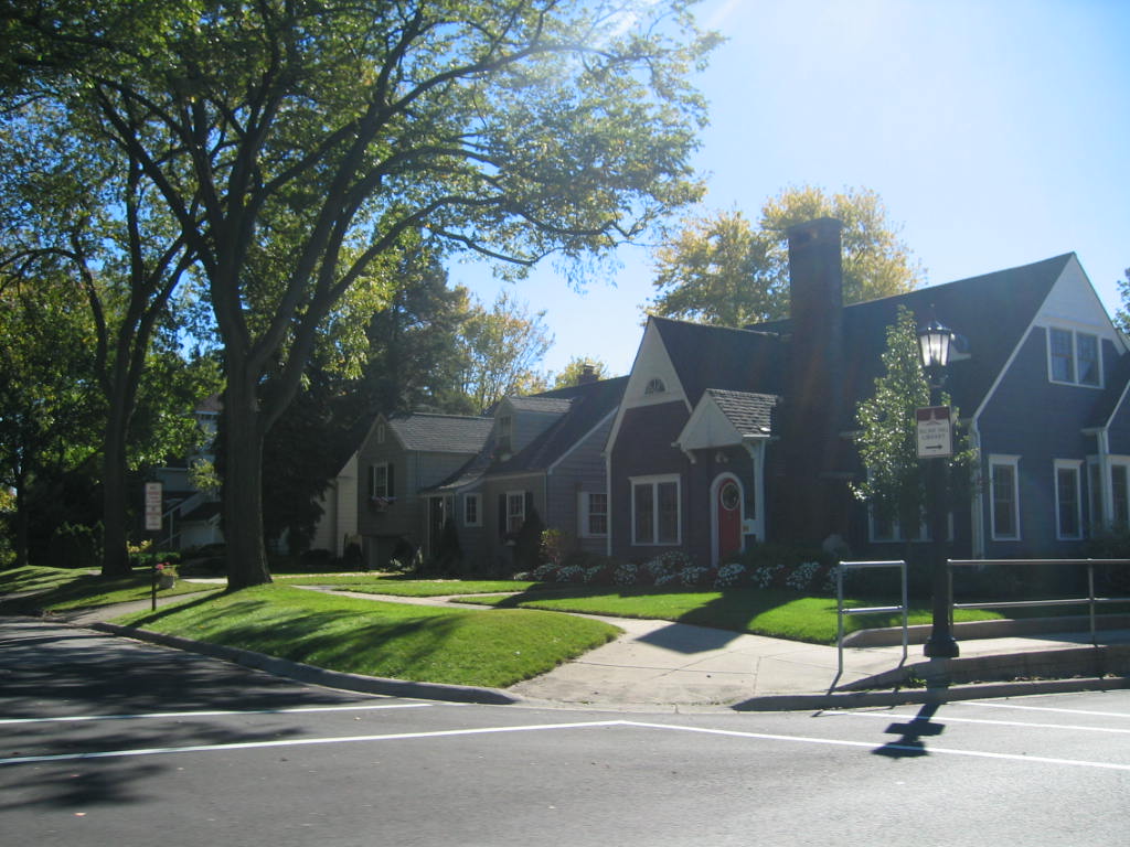 Hinsdale, IL: Homes on Garfield, Garfield is one of the main streets into Hinsdale