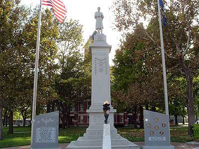 Lyons, KS : Lyons, KS war monument