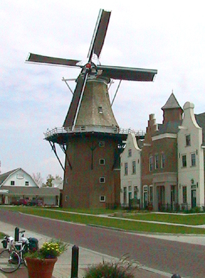 Pella, IA: United States Largest running windmill
