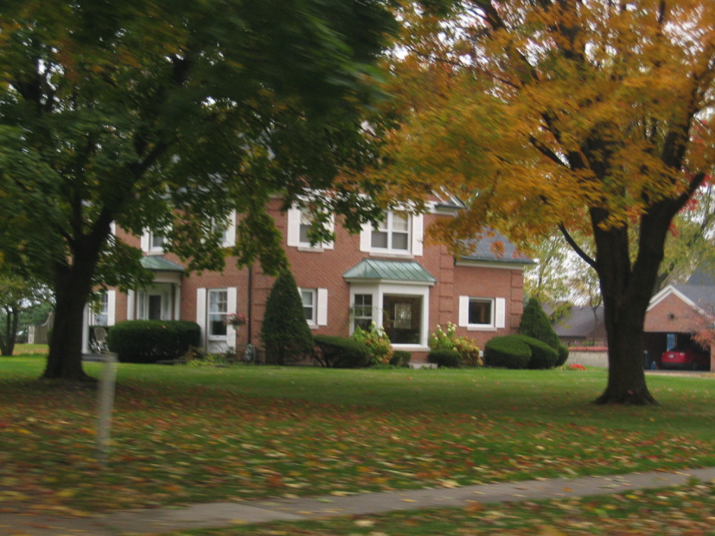 Kenosha, WI : Older homes on Third ave, these overlook  Lake Michigan