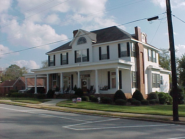 Warrenton, GA : House across the street from court house