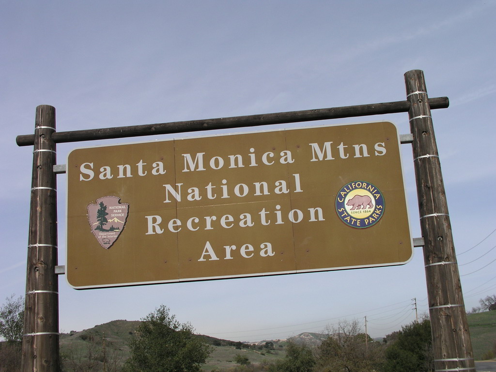 Malibu, CA : Driving Into the Malibu Mountains
