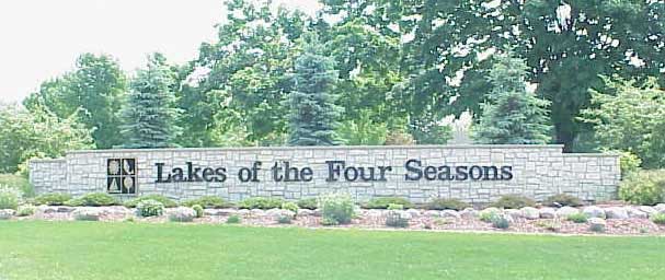 Lakes of the Four Seasons, IN: Entrance
