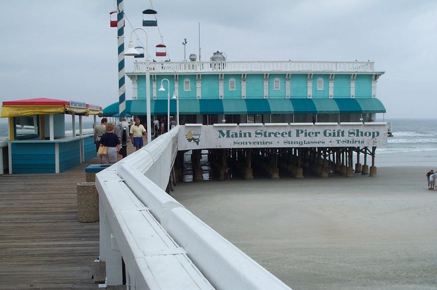 Daytona Beach Shores, FL: Main Pier in Daytona