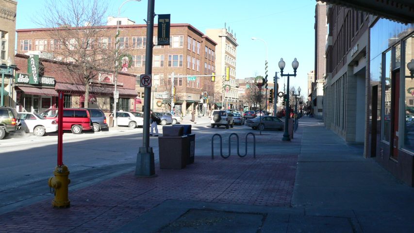 Sioux Falls, SD: Viewing northward along Phillips Avenue in Sioux Falls, SD