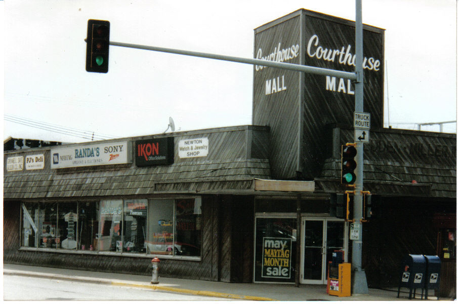 Newton, IA: Courthouse Mall Newton Iowa