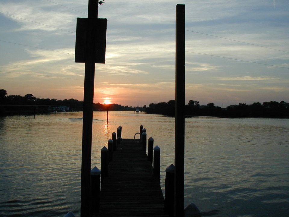 Hudson, FL : HOOTERS at Hudson Florida