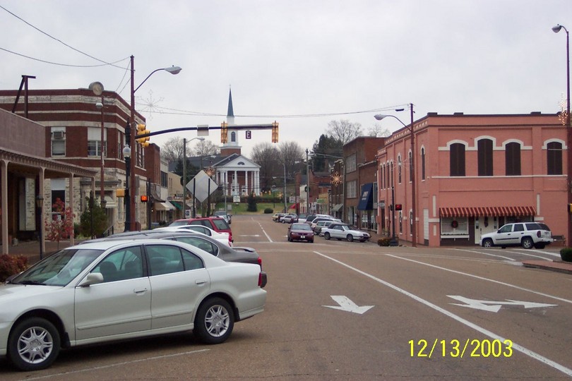 Athens, TN: Looking down Washington Ave in Athens, TN