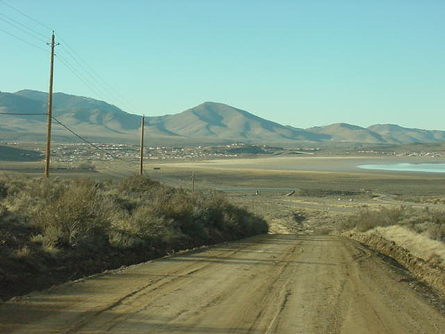 Cold Springs, NV: Looking north into Cold Springs from atop Hwy 395