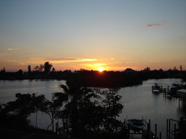 Bonita Springs, FL: View of Sunset from Little Hickory Island, Bonita Beach....