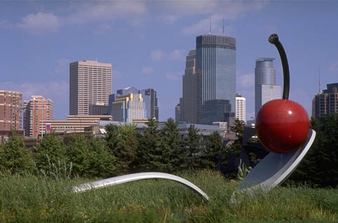 Minneapolis, MN: spoon statue