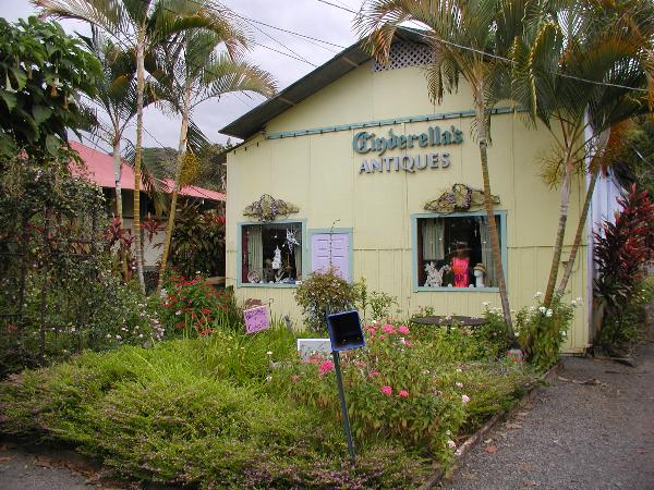 Holualoa, HI: Cinderellas Antiques