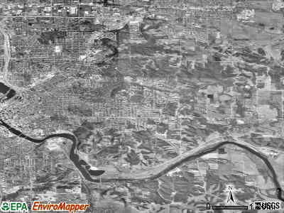 Zip code 52403 satellite photo by USGS