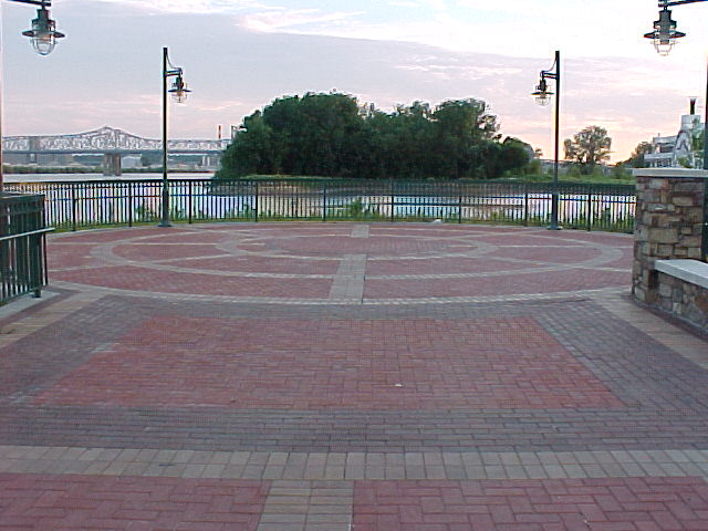 Riverside, MO: Walking along the river