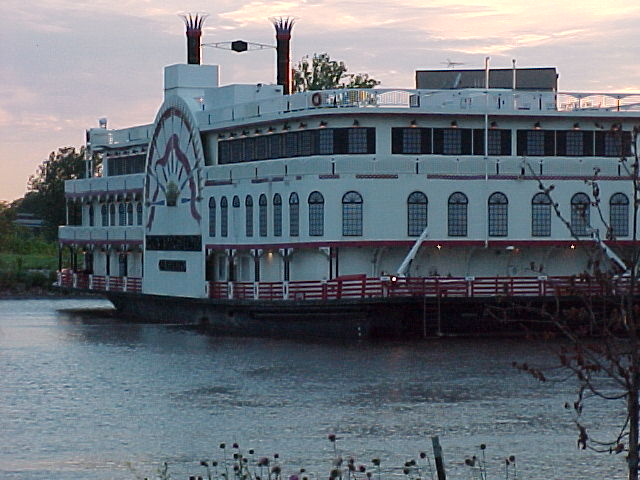 Riverside, MO: The Argosy Boat