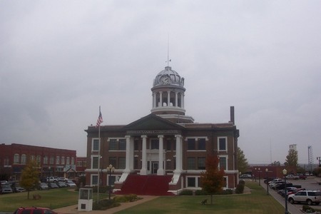 New Cordell, OK: The courthouse in the center of downtown Cordell