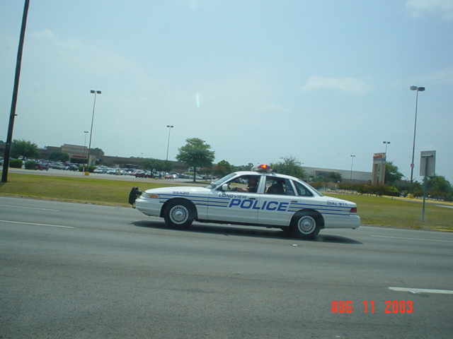 Longview, TX: Police car on loop in front of mall