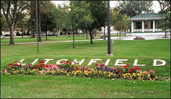 Litchfield, MN: Central Park bandstand 2