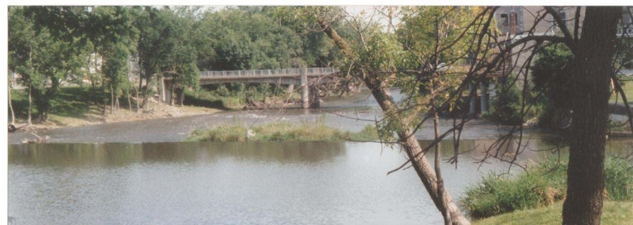 Alden, IA: Alden community dam and Iowa River