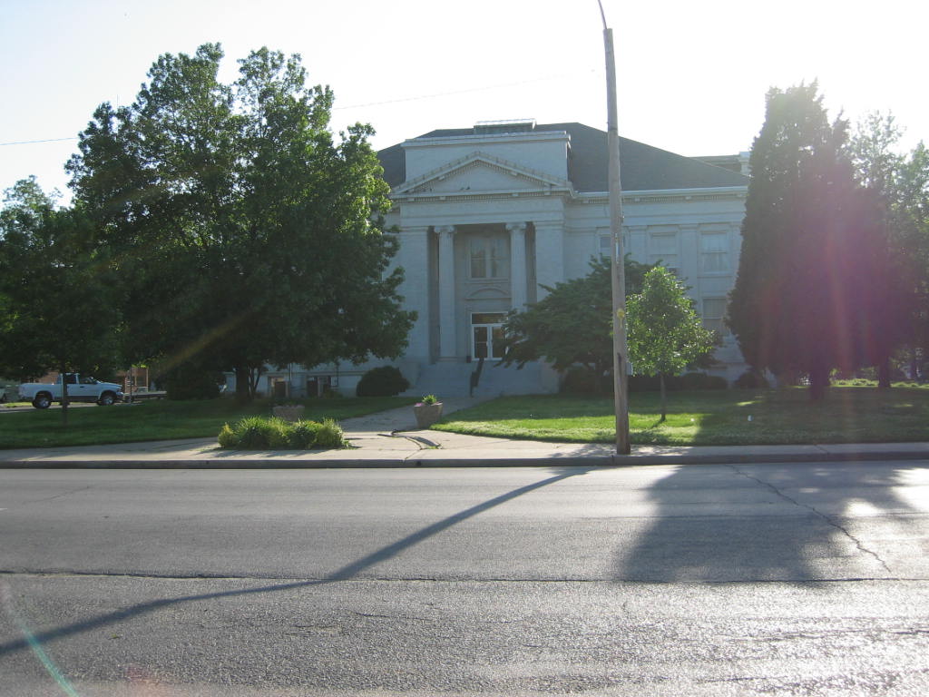 New Madrid, MO New Madrid County courthouse photo, picture, image