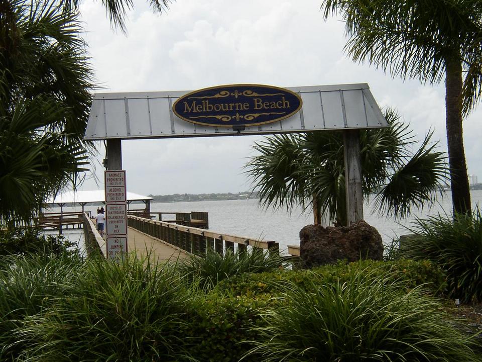 Melbourne Beach, FL: Picture of the pier on Indian River in Melbourne Beach