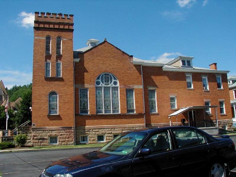 Mannington, WV: First Baptist Church, Mannington