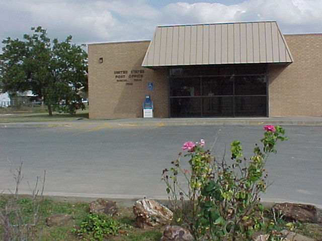 Roscoe, TX: The local post office.