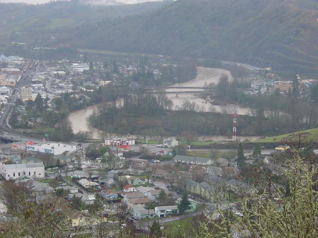 Roseburg, OR: This is looking down from Rocky Ridge right at the center of town.