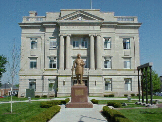 Richmond, MO: Richmond Courthouse and Alexander Doniphan statue