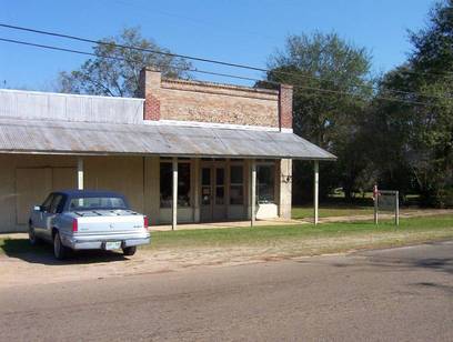 Osyka, MS: Great place to buy some second hand goods and antiques!