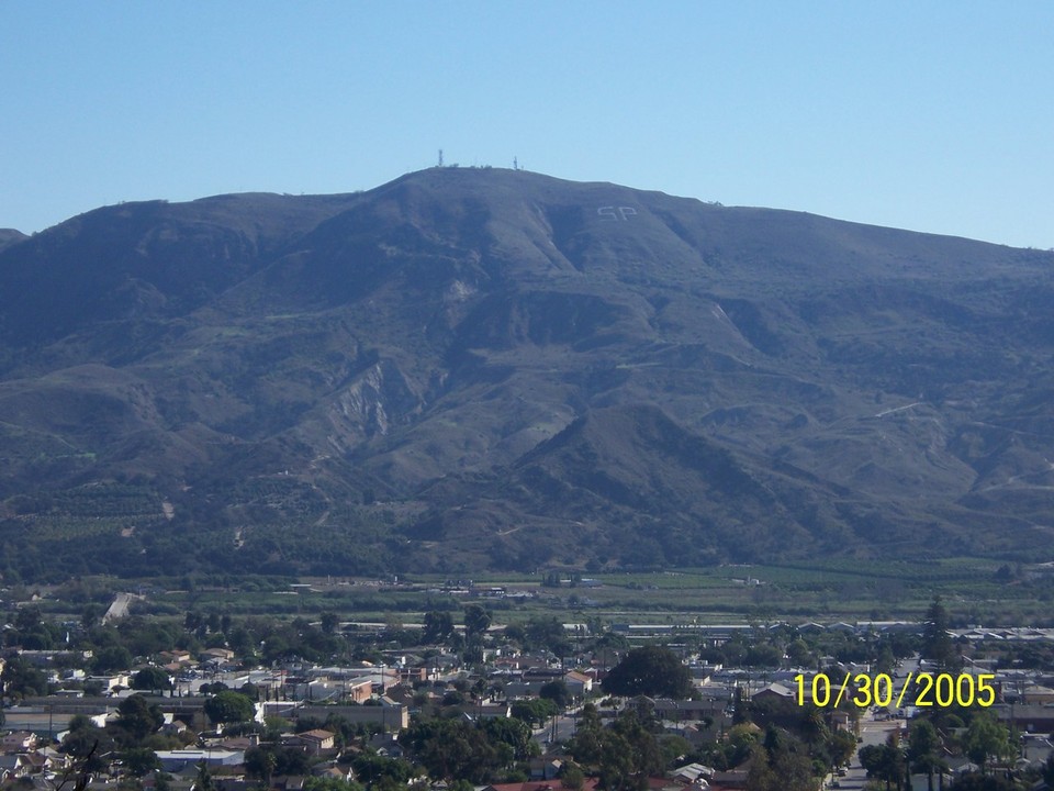 Santa Paula, CA: View of town and South Mountain