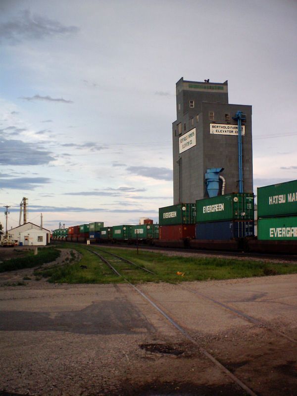 Berthold, ND: The famous Berthold Elivator and trains
